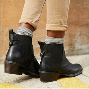 TIMBERLAND Sutherlin Bay Chelsea Boots Black Leather 8 Heeled Bootie A1T84 Women